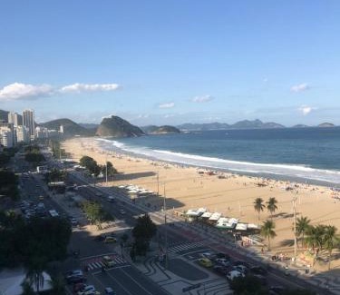Copacabana Apartment | Cozy Ocean View Apartment on Avenida Atlântica, Copacabana