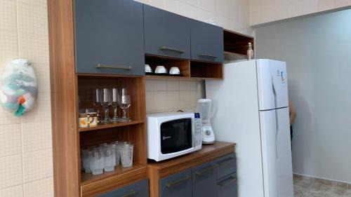 Canto do Forte Apartment | Coastal Retreat: Lindo Apartamento Pé na Areia, 9.9 Rating