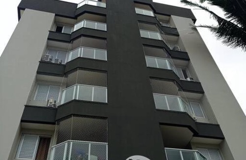 Umuarama Apartment | Perfect Apartment with Balcony BBQ and Pool Access
