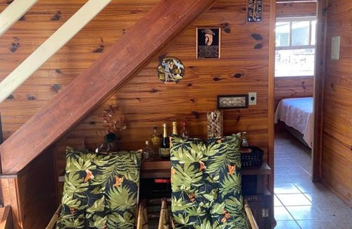 Governador Celso Ramos Ski Chalet | Idyllic Lindo Chalé de Veraneio with Ocean Views & Pets Welcome