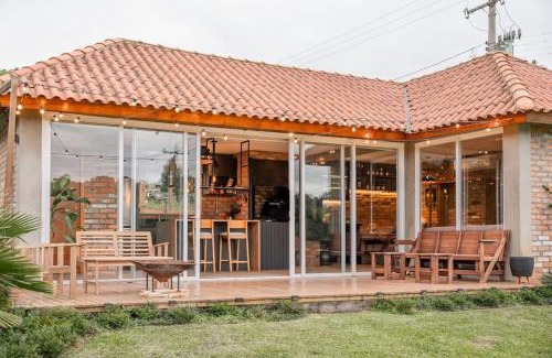 Centro House | Discover Lindo Espaço: Family & Pet-Friendly Retreat