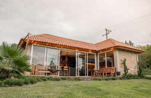 Centro House | Discover Lindo Espaço: Family & Pet-Friendly Retreat