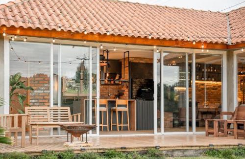 Centro House | Discover Lindo Espaço: Family & Pet-Friendly Retreat