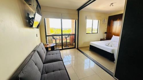 Smin Apartment | Tranquil Flat 410 by the Lake with Pool & Dining Options