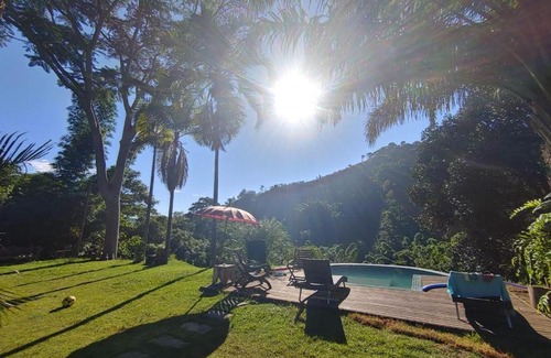 Petropolis Villa | Exclusive Lindo Sitio: Pet-Friendly Escape with Pool & Hot Tub