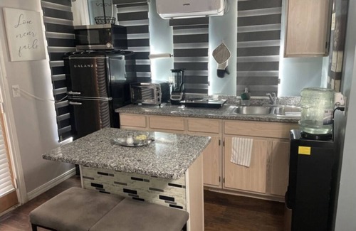Grand Prairie Apartment | Cozy Studio in Grand Prairie for Family Getaways