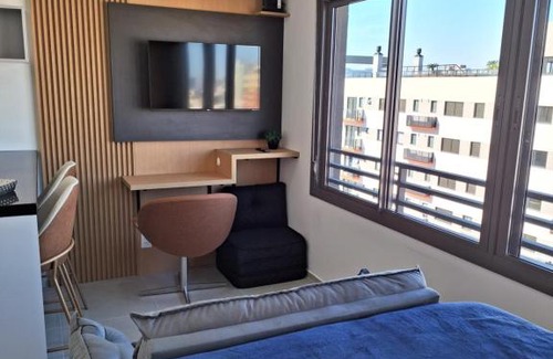Cidade Baixa Apartment | Inviting Studio with Rooftop Ocean View at JP Redenção