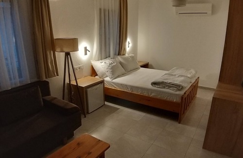 Dalyan City Center House | Experience Relaxation at Lindos Pansiyon with Pool and Spa