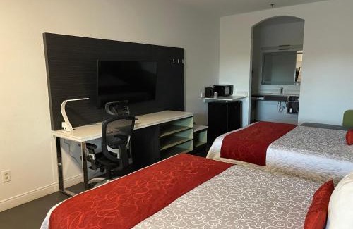 Lindsay Hotel | Pet-Friendly Lindsay Inn: Your Family's Cozy Retreat