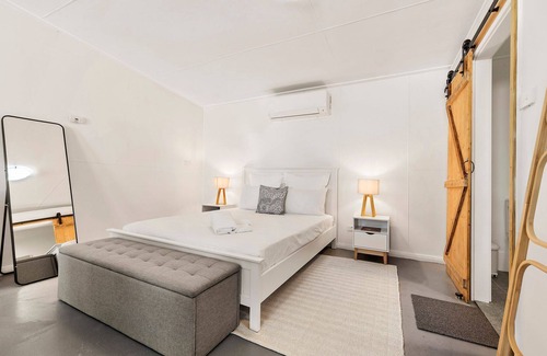 Cessnock Apartment | Inviting Lindsay Lodge: Oceanfront Retreat in Hunter Valley