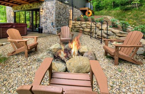 Pittman Center House | Experience Lindsey Creek Hideaway: 4-Star Pet-Friendly Escape