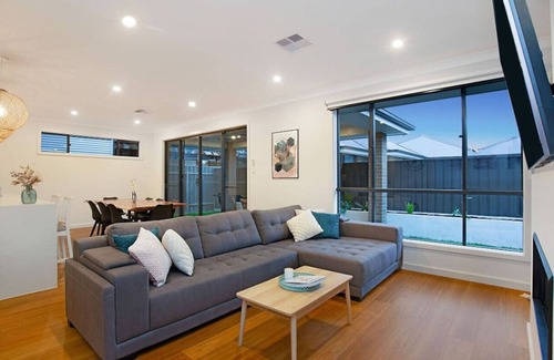 Flinders Park House | Linear Park Living: Family-Friendly 4-Bed Getaway