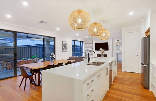 Flinders Park House | Linear Park Living: Family-Friendly 4-Bed Getaway