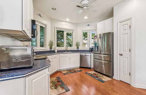 Bethany Beach House | Comfortable Stay with Full Kitchen, WiFi & Pool Access