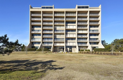 Rehoboth Beach Condo | Relaxing 2 Bedroom Condo with Pool & Beachy Vibes