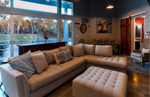Dripping Springs Hotel | Discover The Liney Moon: Hill Country Retreat with Pool & Fun