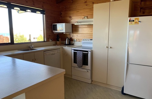 Whareroa Village House | Top-Rated Linga-Longa Lakeside Retreat with Ocean View