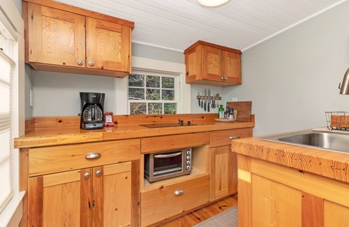 Brevard Cottage | Discover Lingerlong Cottage: A Downtown Brevard Gem!