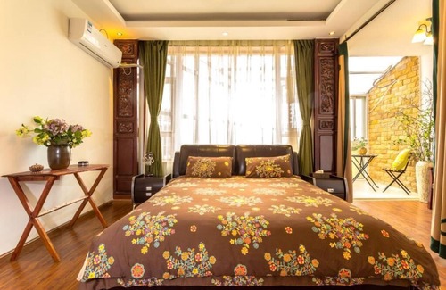 Shangri-La House | Elegant Linglong Yazhu Inn: Top-Rated Stay with Breakfast