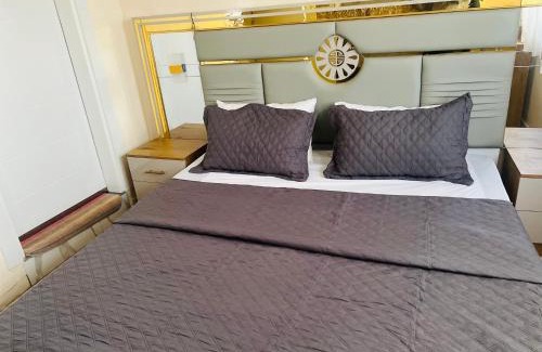 West Coast Division House | Linguere Apartments