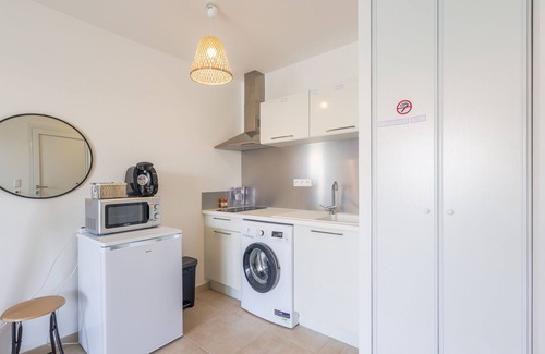 Bravone Apartment | Discover Linguizzetta: Cozy Studio with Shared Pool