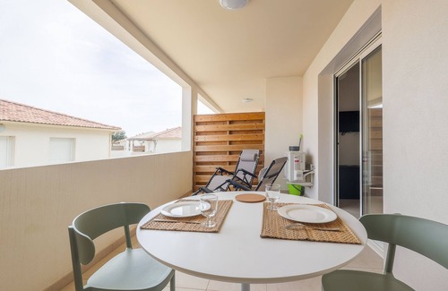 Bravone Apartment | Discover Linguizzetta: Cozy Studio with Shared Pool