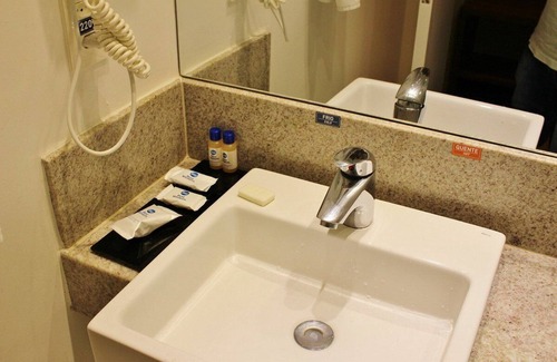 Araca House | Budget-Friendly Linhares Conforto Prime Hotel for Families