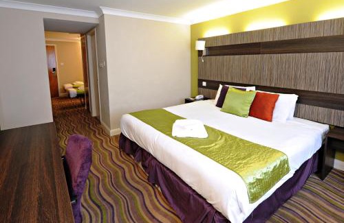 Loughborough Hotel | Link Hotel: Family-Friendly Stay with Breakfast & Hot Tub