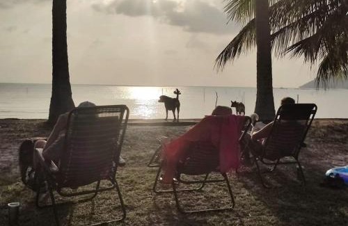 Thong Krut Apartment | Oceanfront Links Sunset Beach House with Private Beach Access