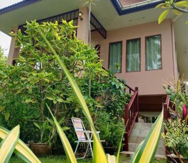 Thong Krut Apartment | Oceanfront Links Sunset Beach House with Private Beach Access