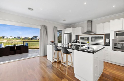 Torquay House | Links View House: Family-Friendly Retreat Near the Beach