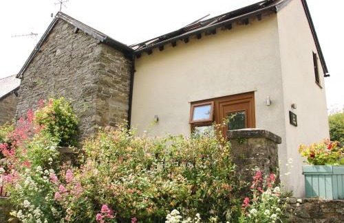 Bishops Castle House | Pet-Friendly Retreat at Linley Lane Cottage, Rated 9.4/10