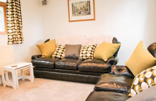 Bishops Castle House | Pet-Friendly Retreat at Linley Lane Cottage, Rated 9.4/10
