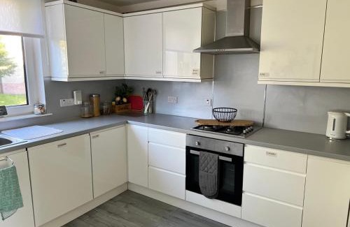 Linlithgow Apartment | Cozy Linlithgow Loch Apartment - Family-Friendly Retreat
