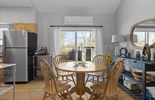 Patchogue Cottage | Experience Linnie's Cottage: Renovated 2-Bedroom Retreat