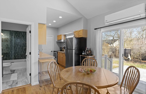 Patchogue Cottage | Experience Linnie's Cottage: Renovated 2-Bedroom Retreat
