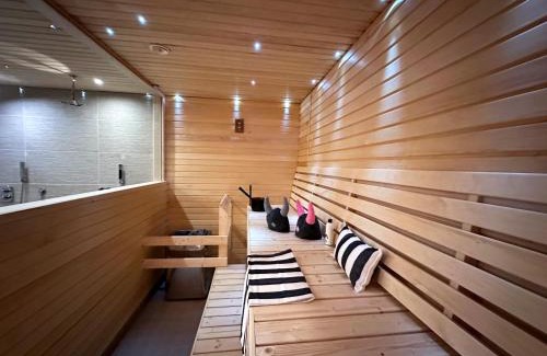 Rovaniemi Apartment | Enjoy a Stay at Linnunvilla with Sauna and Hot Tub