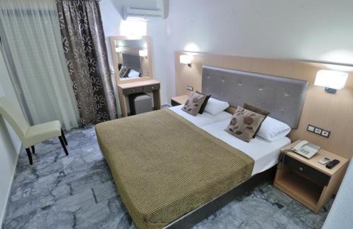 Pineios Hotel | Discover Lintzi Hotel: Family-Friendly with Pool & Hot Tub