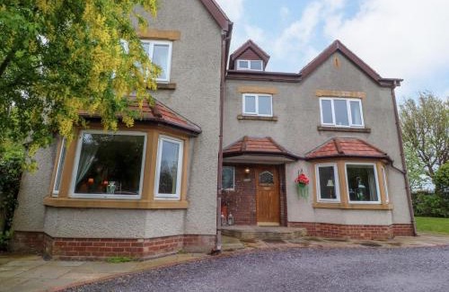 Thornton-Cleveleys House | Pet-Friendly Linwood: Experience Family Comfort & Care