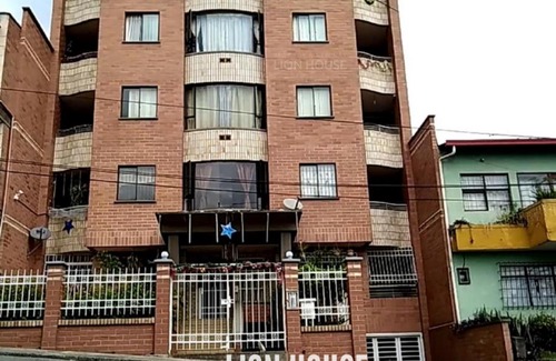 Villa Hermosa Apartment | Inviting Lion House: Pet-Friendly Stay with Hot Tub Access