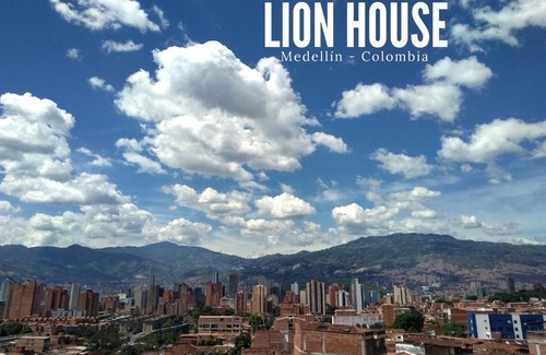 Villa Hermosa Apartment | Inviting Lion House: Pet-Friendly Stay with Hot Tub Access