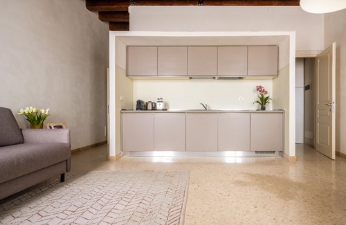 Castello Apartment | Ultimate Comfort in Lion Palace Junior Suite R&R