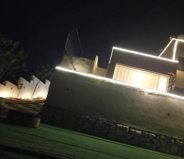 Suwailih Ski Chalet | Experience the Scenic Liondenjerash with Pool & Terraces
