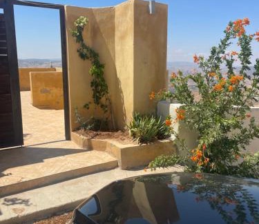 Suwailih Ski Chalet | Experience the Scenic Liondenjerash with Pool & Terraces