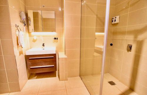 Parklands Hotel | Lion Villas