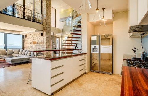 Camps Bay Villa | Discover Lions' Crest: 4-Star Stay with Pool & Perfect Rating