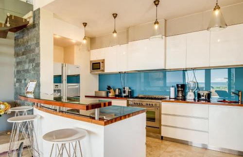 Camps Bay Villa | Discover Lions' Crest: 4-Star Stay with Pool & Perfect Rating