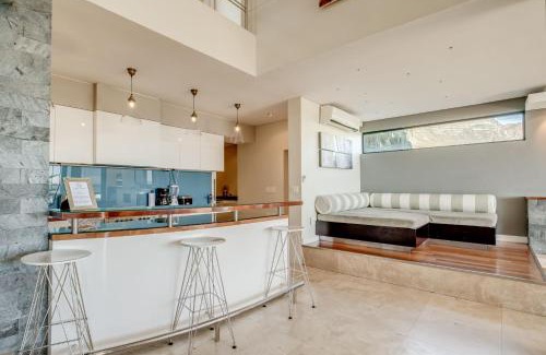 Camps Bay Villa | Discover Lions' Crest: 4-Star Stay with Pool & Perfect Rating
