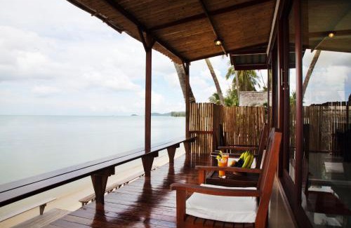 Lipa Noi Resort | Beachfront Bliss at Lipa Lodge Resort - 4 Star Rated Escape