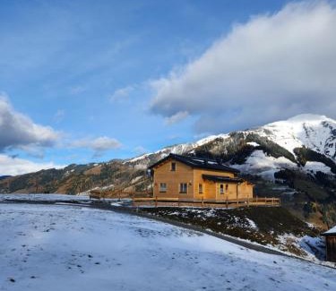 Rauris Apartment | Experience Lipphütte: Scenic Views & Pet-Friendly Comfort